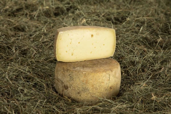 Mature goat’s cheese Toma